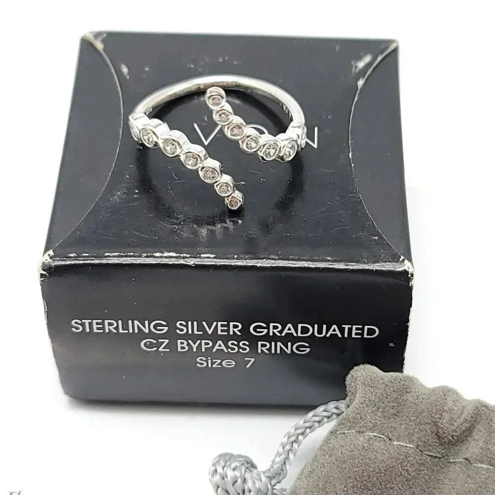 AVON Sterling Silver Graduated CZ Bypass Ring Embellished with CZ Size 7 NIB - Picture 3 of 5